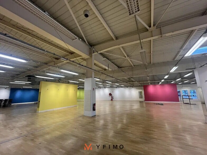 Retail in Maurepas for lease - Interior Photo - Image 2 of 4