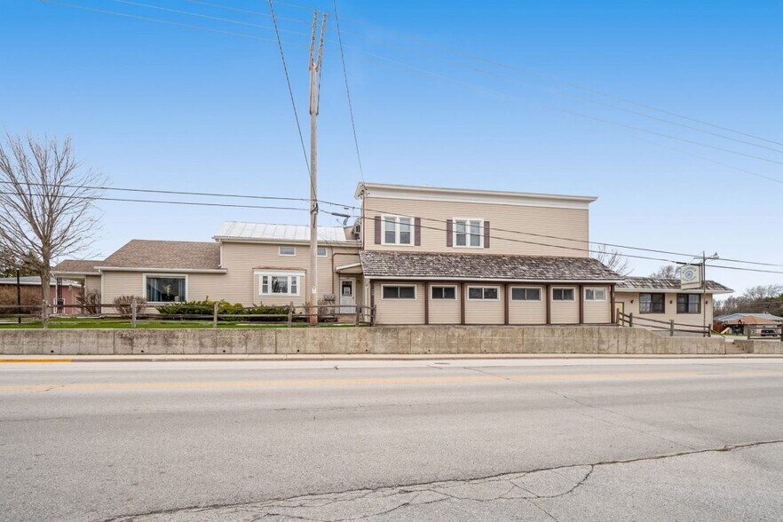 120 S Wisconsin Dr, Howards Grove, WI 53083