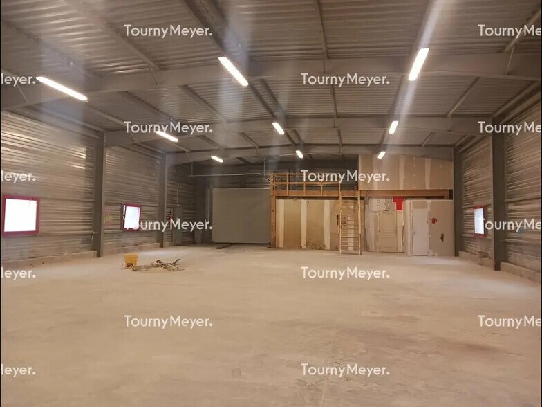 Flex in Vertou for lease - Interior Photo - Image 2 of 5