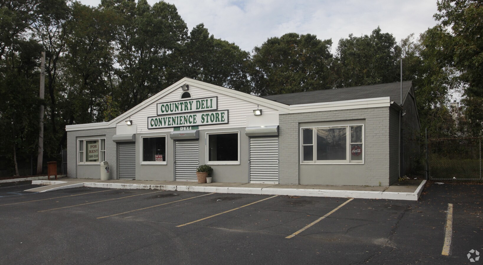 186 Locust Ave, Oakdale, NY 11769