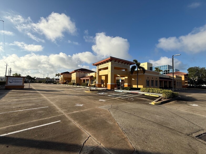 801-829 Atlantic Ave, Cocoa Beach, FL for lease - Building Photo - Image 3 of 6