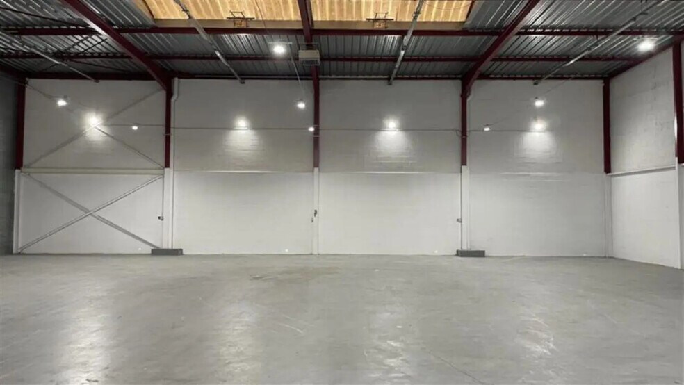 Flex in Créteil for lease - Interior Photo - Image 2 of 11