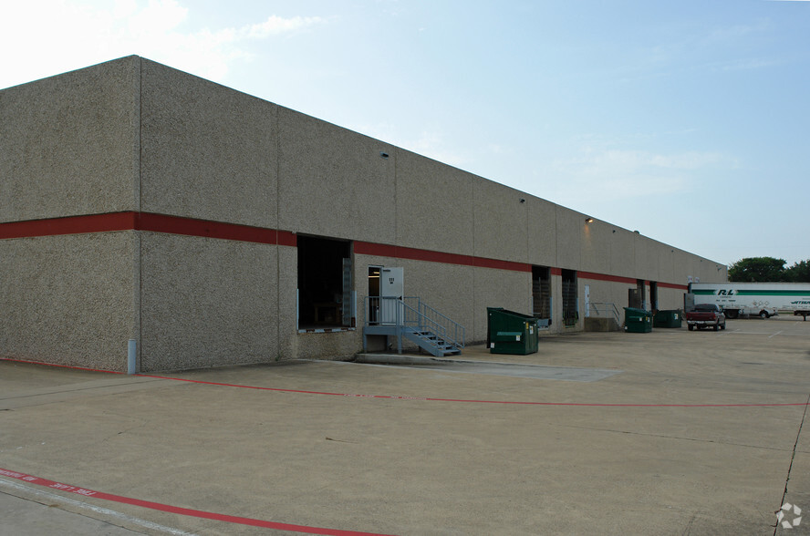 2211 Century Center Blvd, Irving, TX for lease - Building Photo - Image 3 of 15