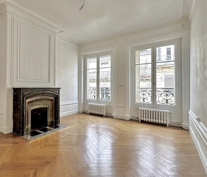 Office in Paris for lease - Interior Photo - Image 2 of 5