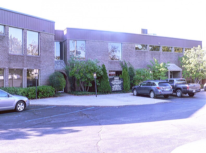 2505 Larkin Rd, Lexington, KY for sale - Building Photo - Image 1 of 1