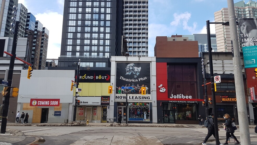 330 Yonge St, Toronto, ON for sale - Building Photo - Image 1 of 1