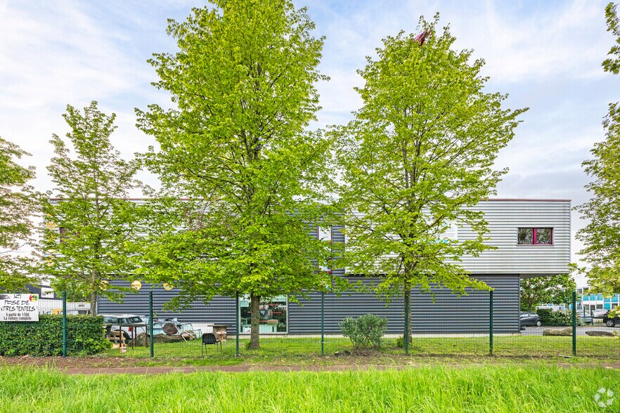 Flex in Saint-Ouen-l'Aumône for lease - Building Photo - Image 2 of 2