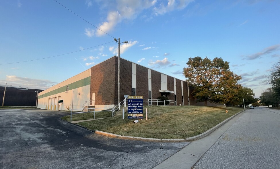 11675 Fairgrove Industrial Blvd, Maryland Heights, MO for sale - Building Photo - Image 3 of 17