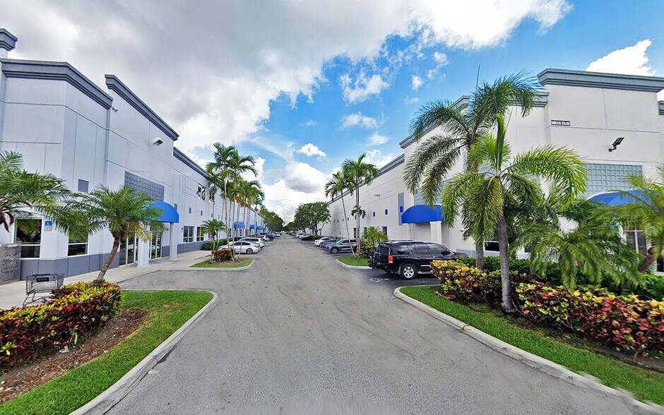 6000 NW 97th Ave, Doral, FL for lease - Building Photo - Image 2 of 5