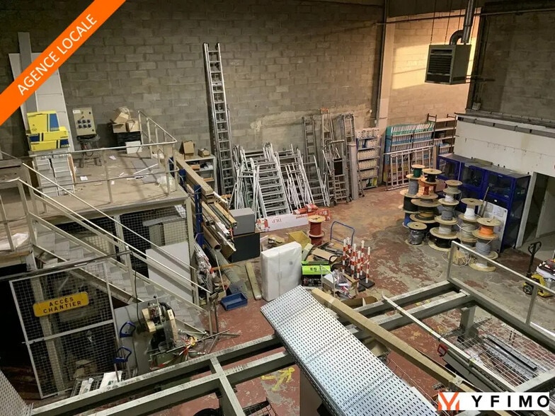 Industrial in Poissy for lease - Building Photo - Image 1 of 9