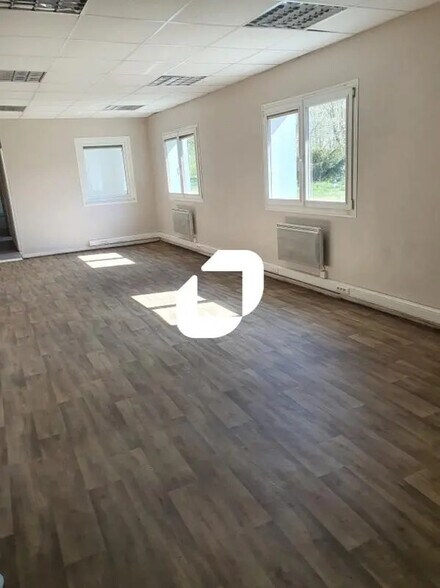 Flex in Douai for lease - Building Photo - Image 3 of 14