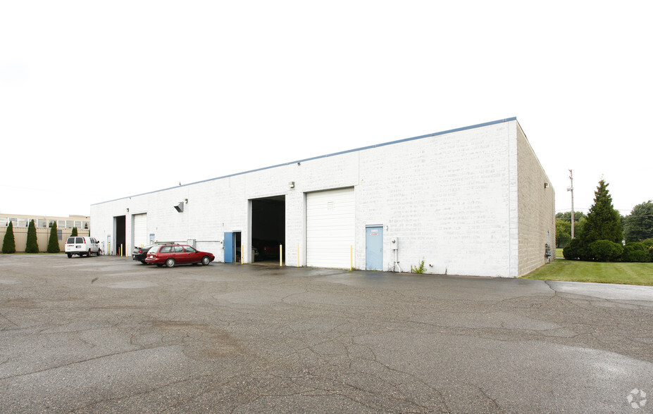 20555-20585 Northline Rd, Taylor, MI for lease - Building Photo - Image 3 of 3