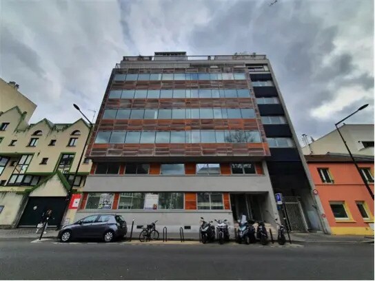 Flex in Boulogne-Billancourt for lease Building Photo- Image 1 of 3