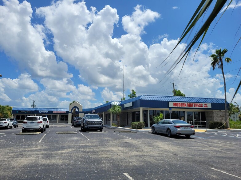 16335 S. Tamiami Trail (US 41) Trl, Fort Myers, FL for lease - Building Photo - Image 1 of 4