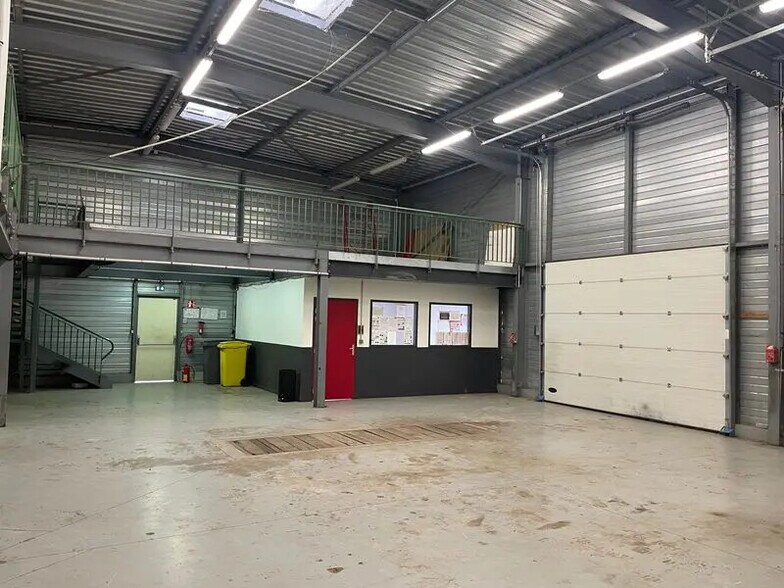 Flex in Jaux for lease - Interior Photo - Image 3 of 12