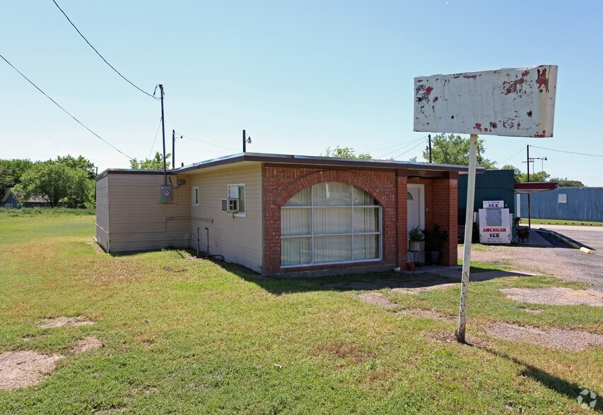 1309 W Marvin Ave, Waxahachie, TX 75165 Retail for Sale
