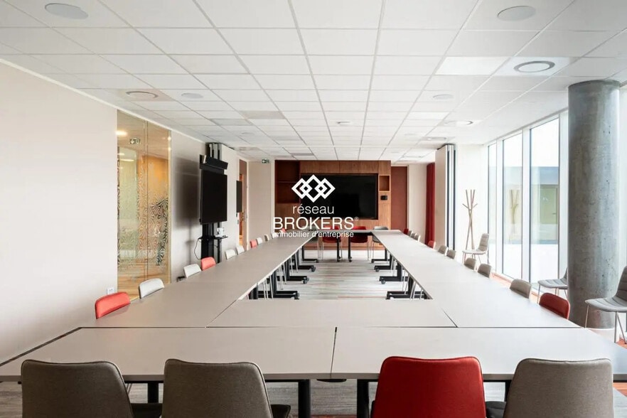 Office in Bourg-en-Bresse for lease - Interior Photo - Image 2 of 10