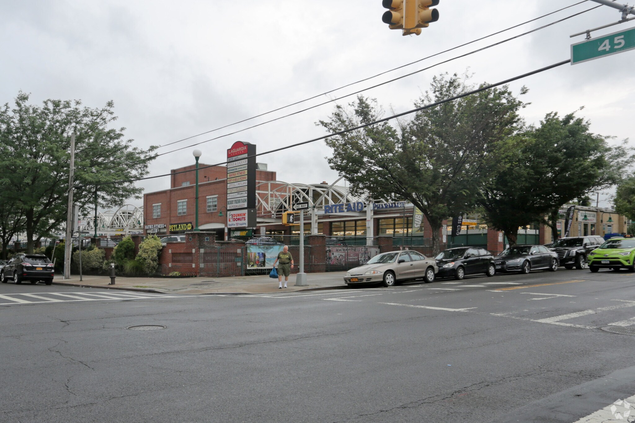 42-03-43-20 Ditmars Blvd, Astoria, NY for sale Primary Photo- Image 1 of 1
