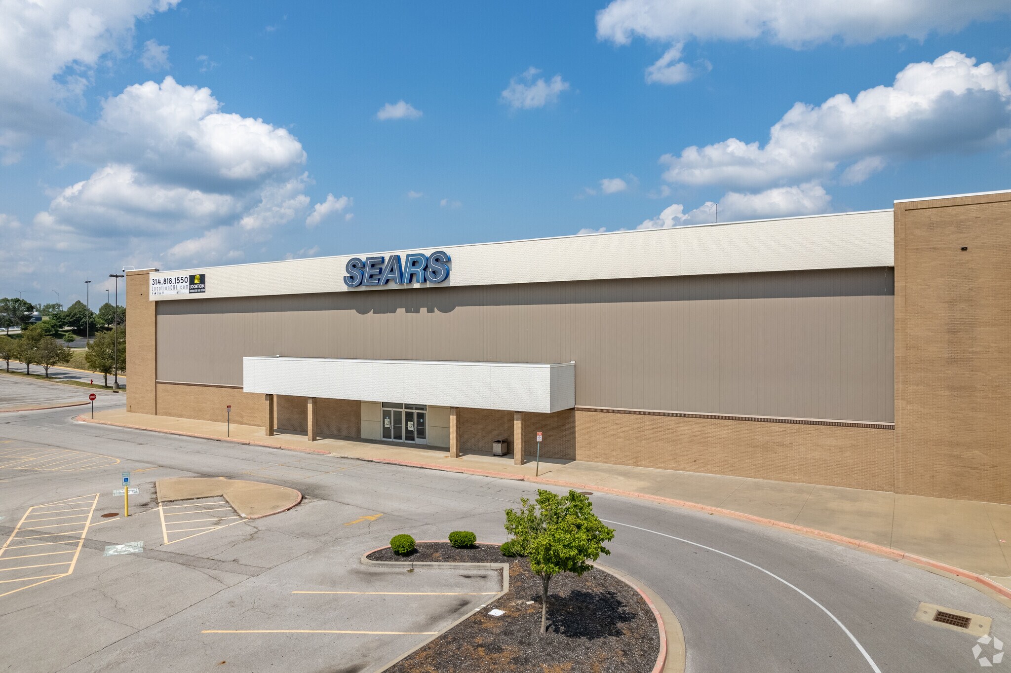 18813 E 39th St, Independence, MO 64057 Independence Center