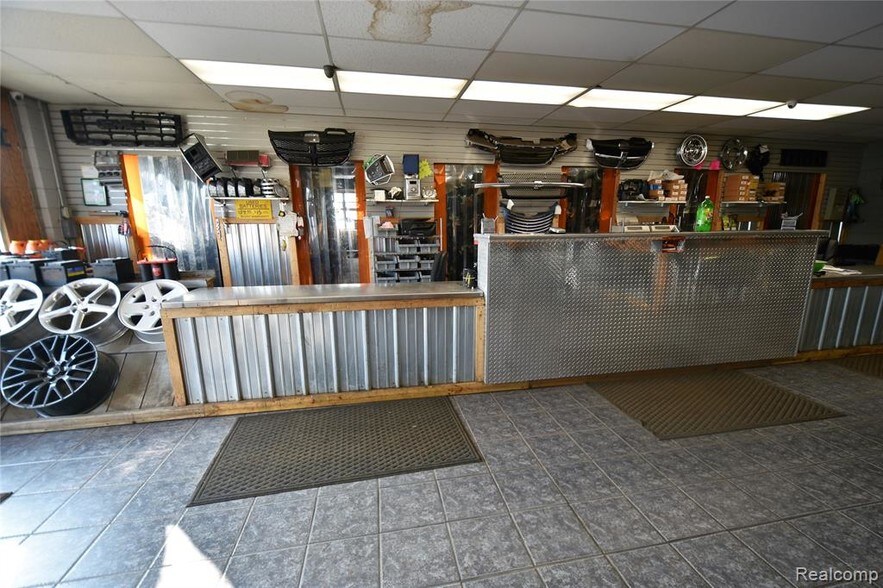 4026 N Dort Hwy, Flint, MI for sale - Building Photo - Image 2 of 10