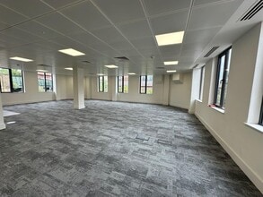 1 Park Rd, Teddington for lease Interior Photo- Image 2 of 19