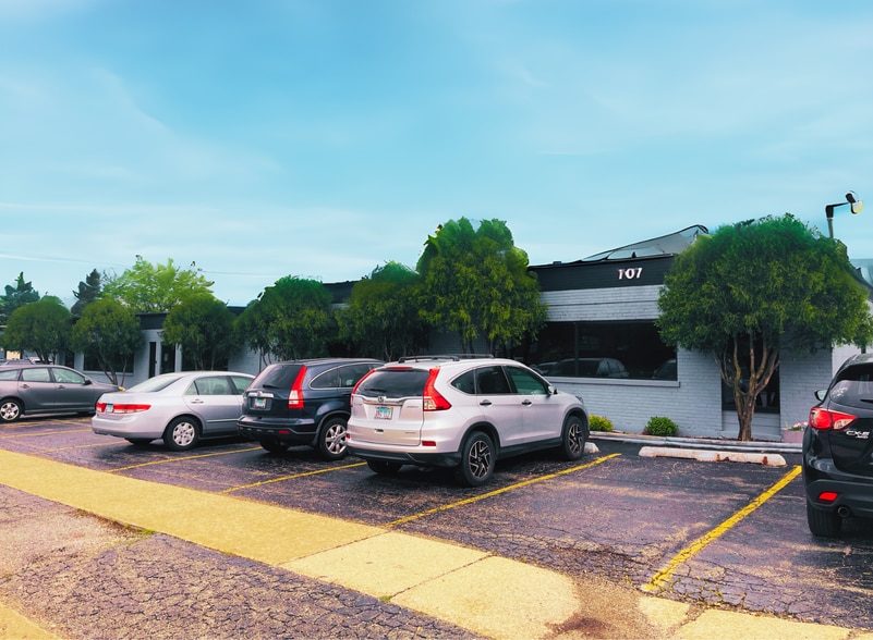 707-717 N Iowa Ave, Villa Park, IL for sale - Building Photo - Image 1 of 44