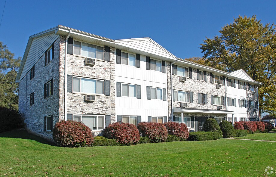 717 Milwaukee Ave, Burlington, WI for sale - Primary Photo - Image 1 of 1