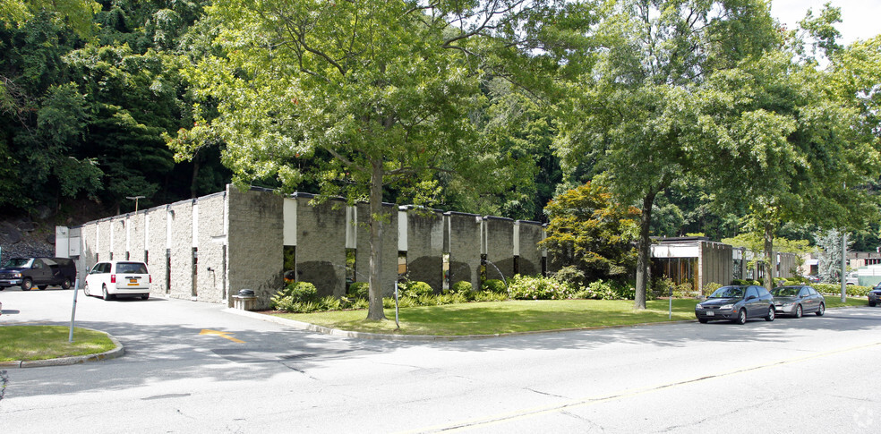 120 Kisco Ave, Mount Kisco, NY for lease - Building Photo - Image 2 of 39