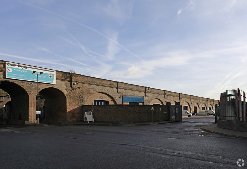 Landmann Way, London for lease - Primary Photo - Image 1 of 2