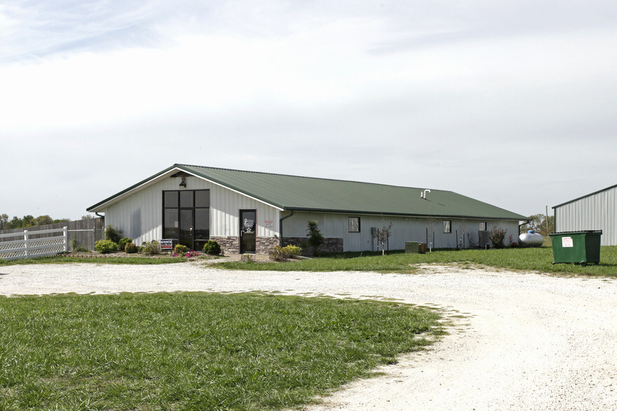 952 Hwy 32, Bolivar, MO for sale - Primary Photo - Image 1 of 1