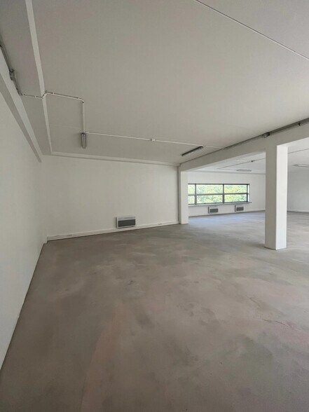 134 Rue D'Aubervilliers, Paris for lease - Interior Photo - Image 3 of 4