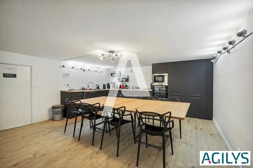 Office in Orsay for lease - Interior Photo - Image 2 of 18