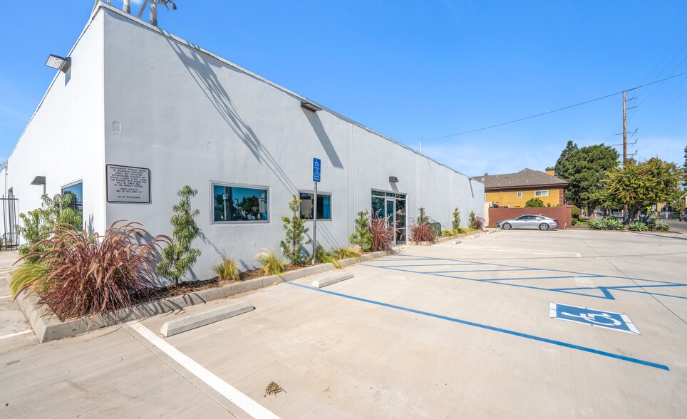 922 S Lyon St, Santa Ana, CA for sale - Building Photo - Image 2 of 5