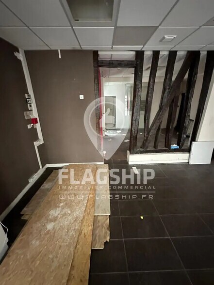 Retail in Paris for lease - Building Photo - Image 3 of 8