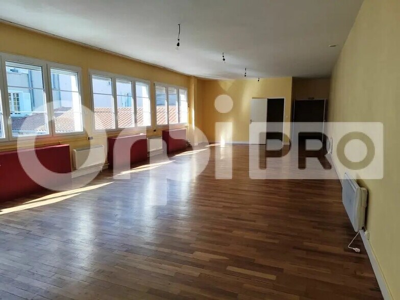 Office in Limoges for lease - Interior Photo - Image 3 of 5