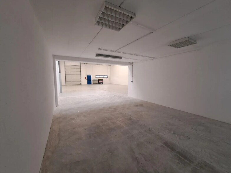 Flex in  for lease - Building Photo - Image 3 of 7