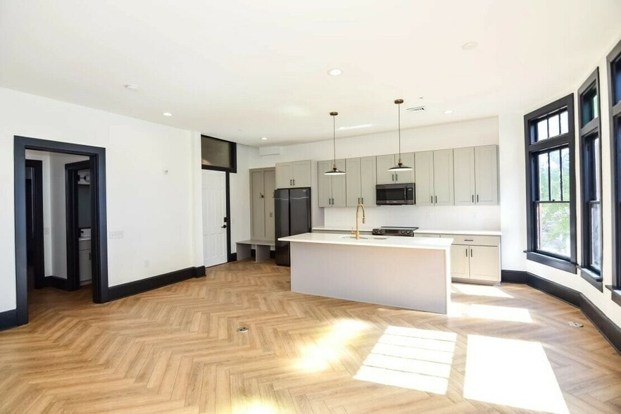 25 N Front St, Harrisburg, PA for sale - Interior Photo - Image 2 of 27