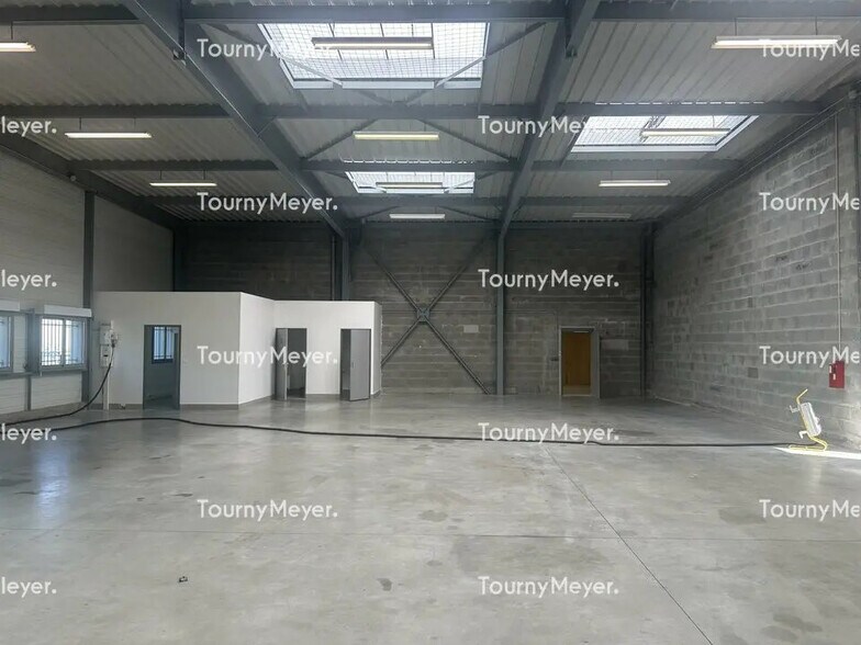 Flex in Saint-Herblain for lease - Interior Photo - Image 2 of 8