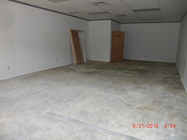 696 Amity Rd, Bethany, CT for lease - Building Photo - Image 2 of 26