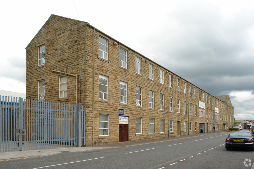 Elm St, Burnley for lease - Primary Photo - Image 1 of 5