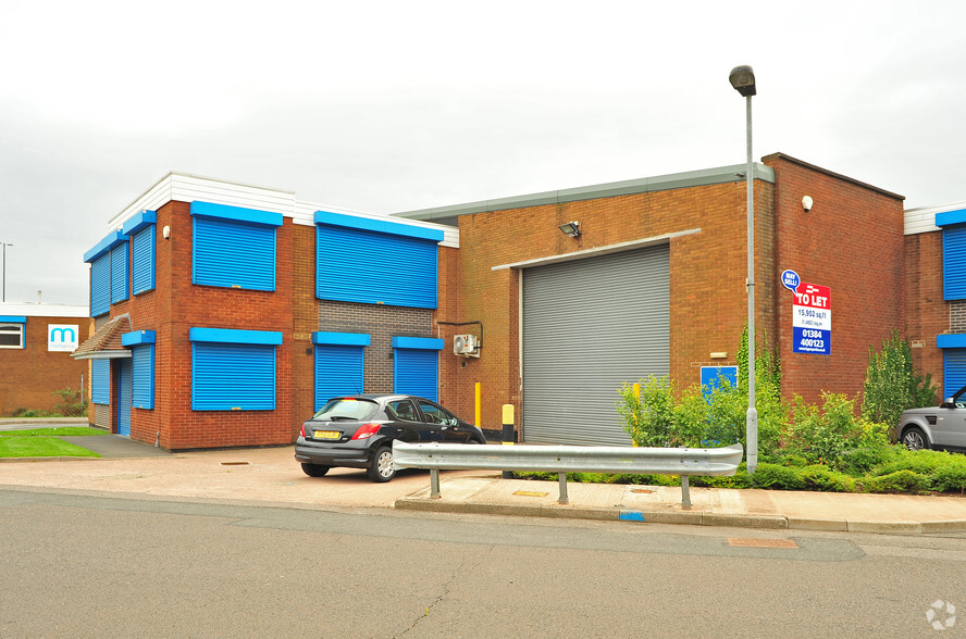 Park Ln, Oldbury for lease - Primary Photo - Image 1 of 4