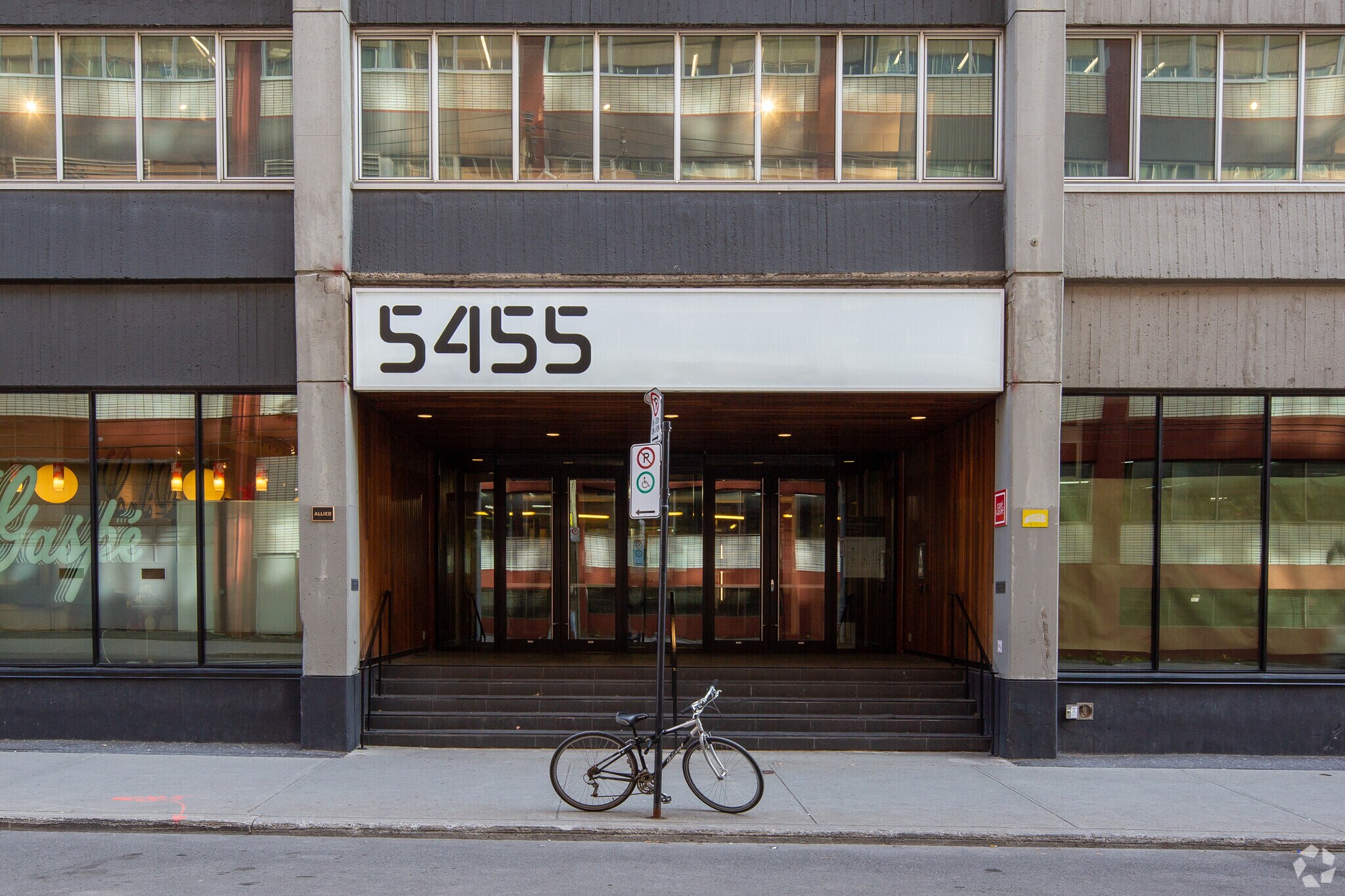 5455 de Gaspé Av, Montréal, QC H2T 3B3 SPACES Mile End