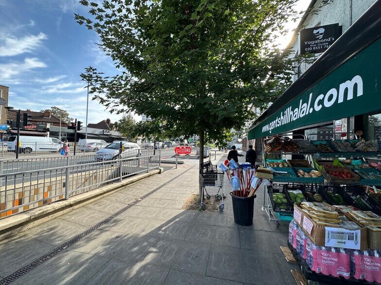 9 Woodford Ave, Ilford for sale - Building Photo - Image 2 of 27