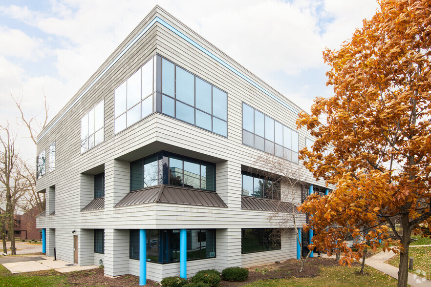 2901 International Ln, Madison, WI for lease - Building Photo - Image 3 of 13