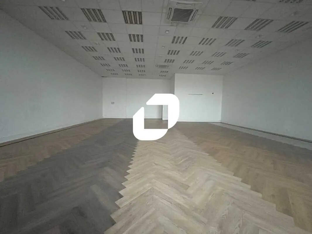 Retail in Chambourcy for lease Interior Photo- Image 1 of 3