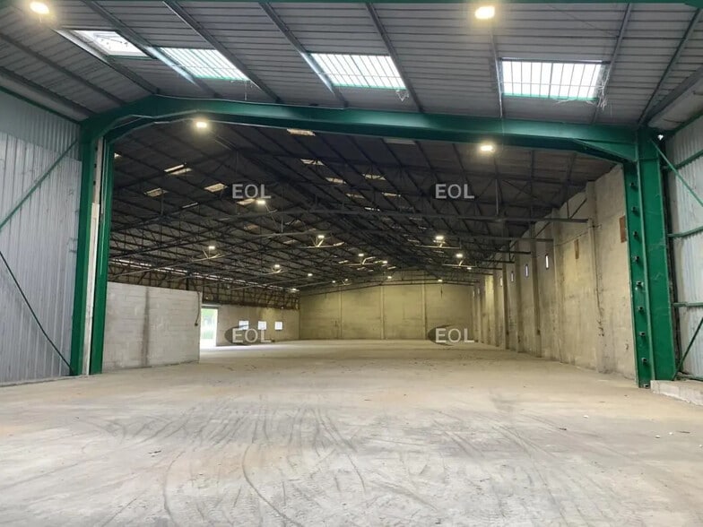 Flex in Bouc-Bel-Air for lease - Building Photo - Image 3 of 18