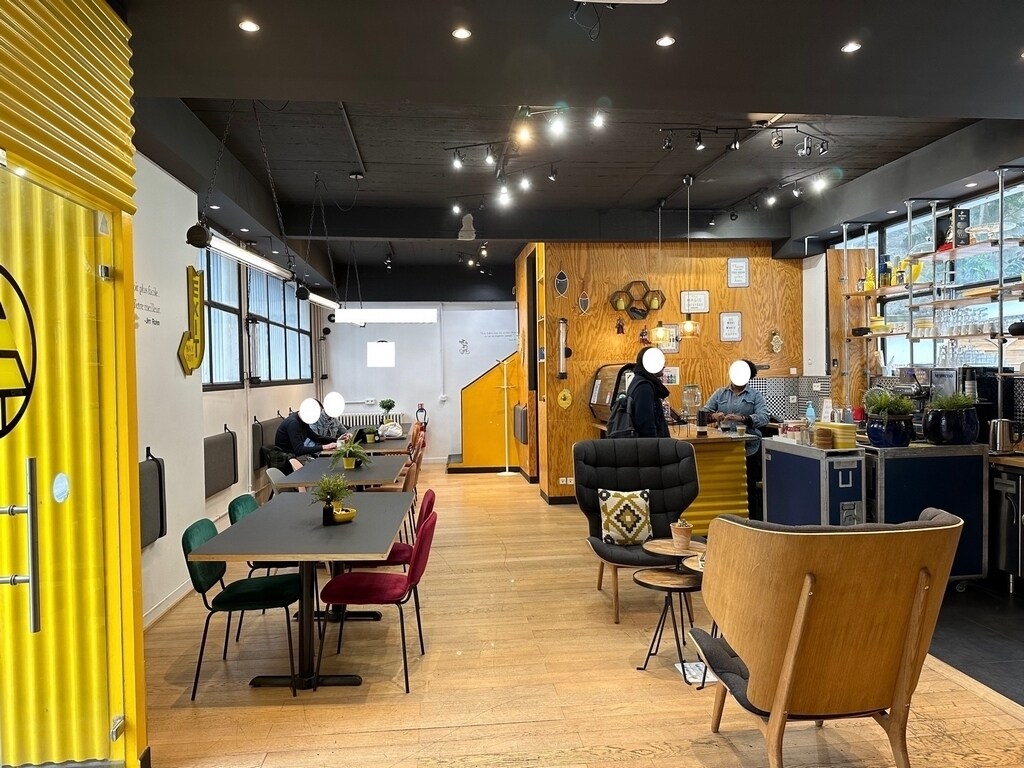 Office in Paris for lease Building Photo- Image 1 of 5