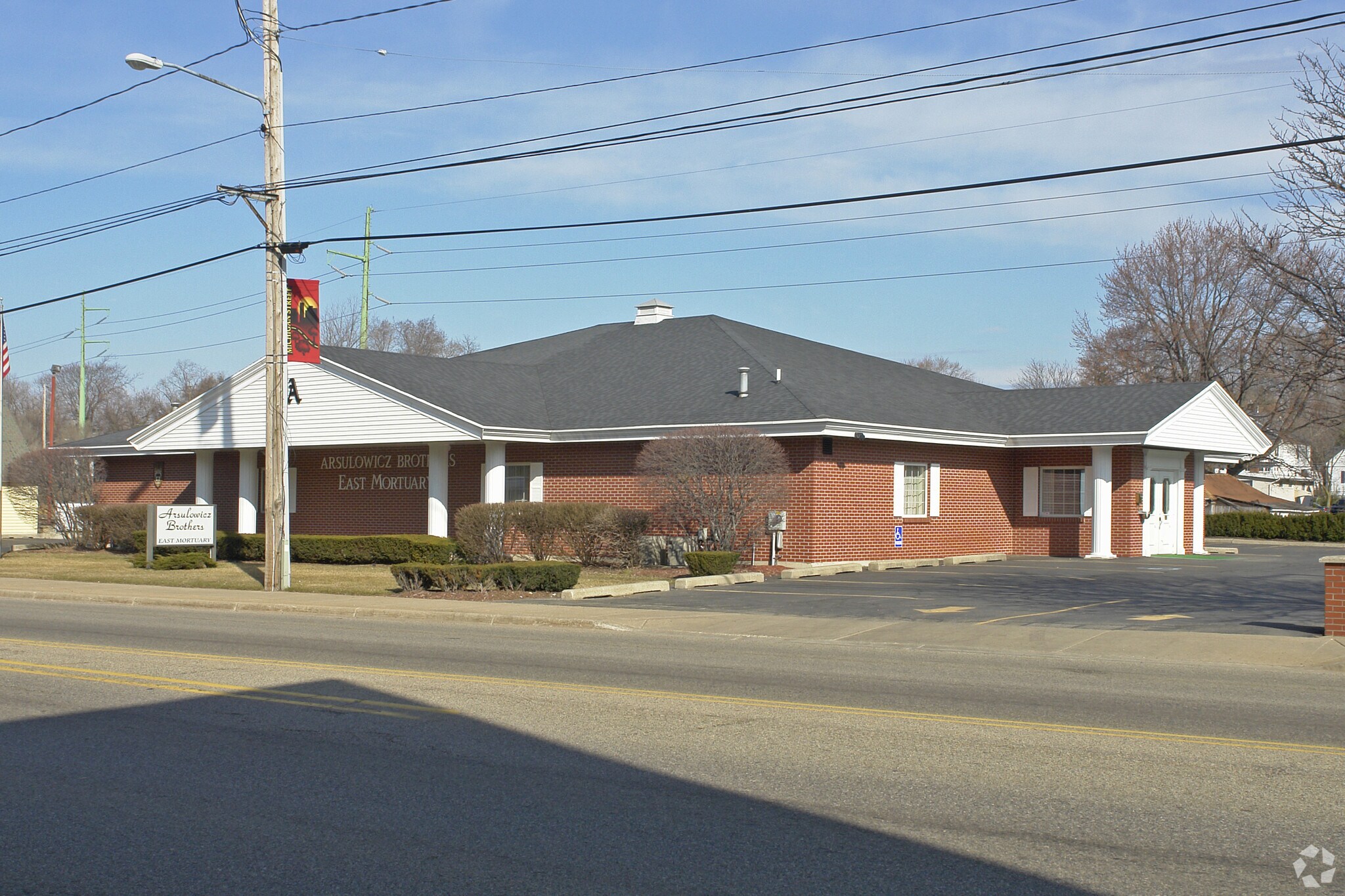 937 Michigan St NE, Grand Rapids, MI for sale Primary Photo- Image 1 of 1