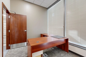 215 10th St, Des Moines, IA for lease Interior Photo- Image 2 of 3