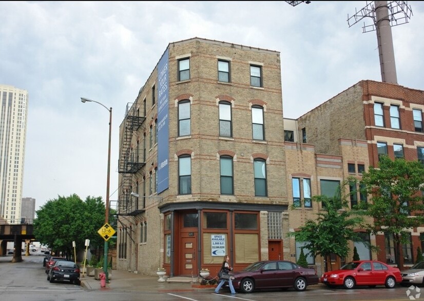 643 W Grand Ave, Chicago, IL for lease - Building Photo - Image 1 of 3